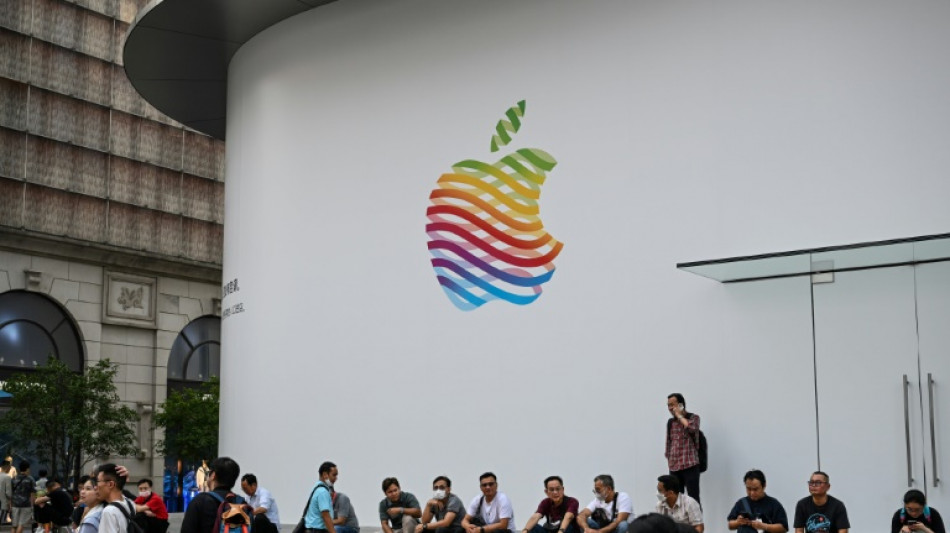 Caen acciones de Apple tras informes sobre restricciones al iPhone en China