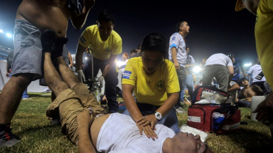 Doce muertos en una estampida en un estadio de El Salvador