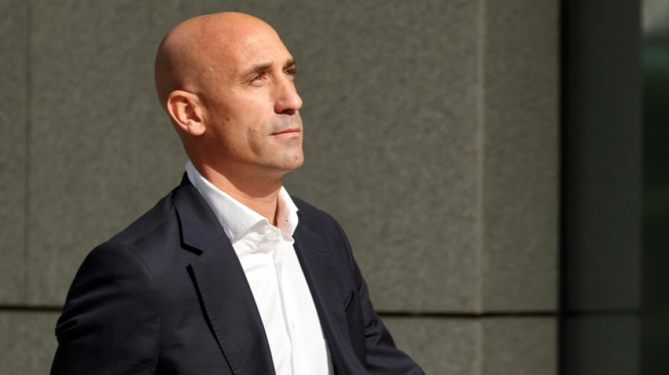 El expatrón del fútbol español Luis Rubiales es detenido al volver a España, según la prensa