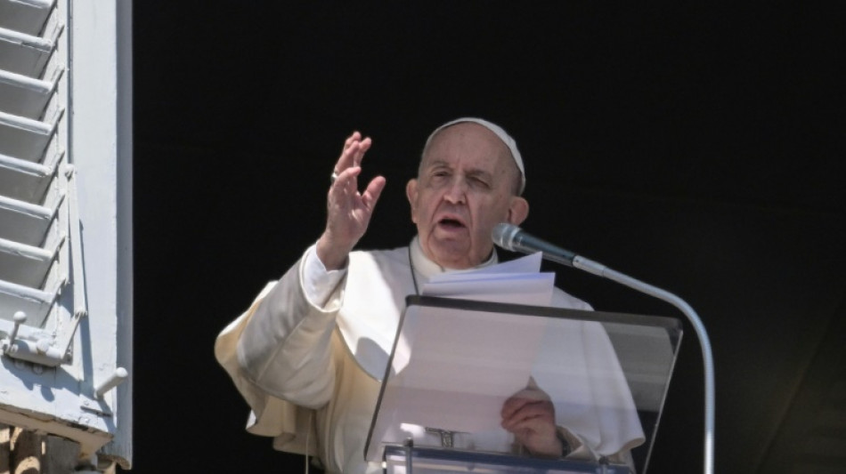 Le pape François demande que cesse le "massacre" en Ukraine