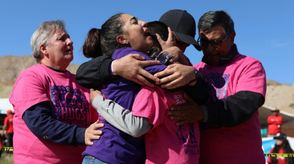 Con temor a políticas más duras en EEUU, migrantes se reencuentran en frontera con México