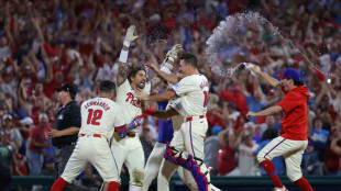 Phillies win thriller to level Mets series