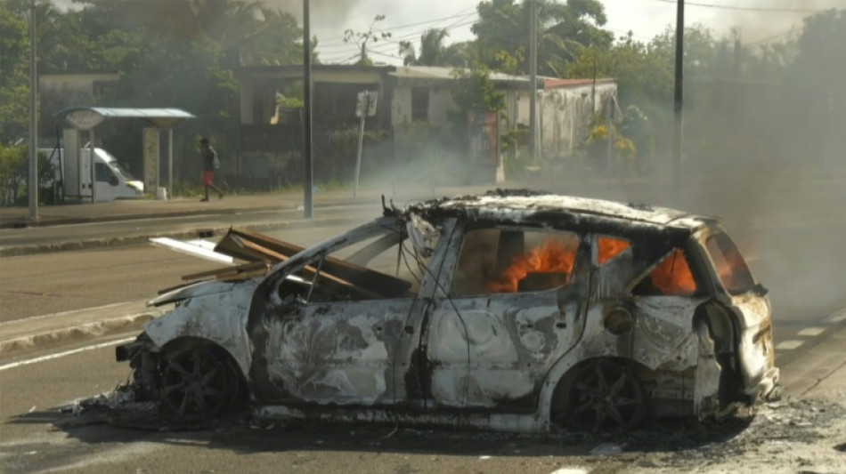 Francia impone toque de queda en barrios de la isla caribeña de Martinica por disturbios