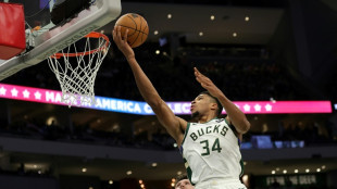 NBA: Giannis Antetokounmpo et les Bucks survolent les Pelicans 