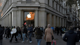 España multa con 194 millones de euros a Apple y Amazon por restringir la competencia