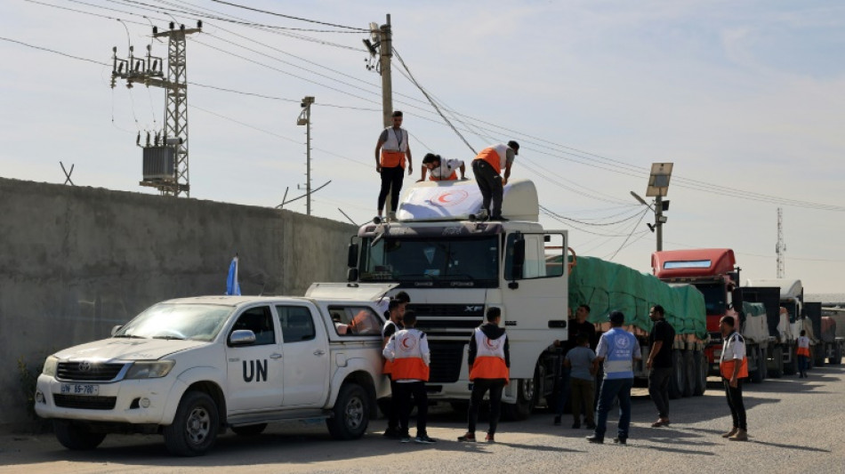 Israel intensificará los bombardeos contra Gaza, donde entró un primer convoy de ayuda