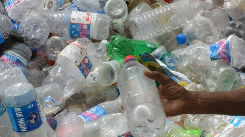 Consigne sur les bouteilles en plastique: les maires disent toujours "non"