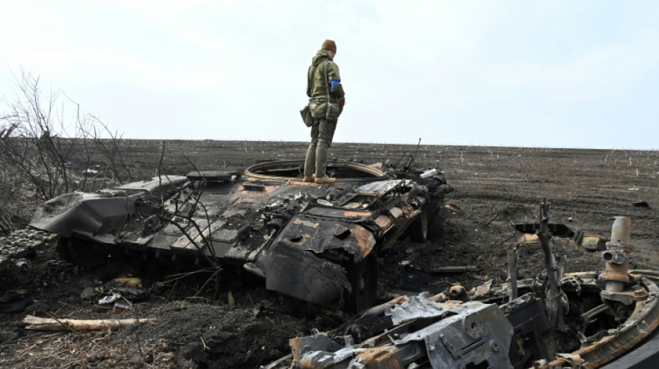 Thousands flee Mariupol as Red Cross prepares fresh rescue effort