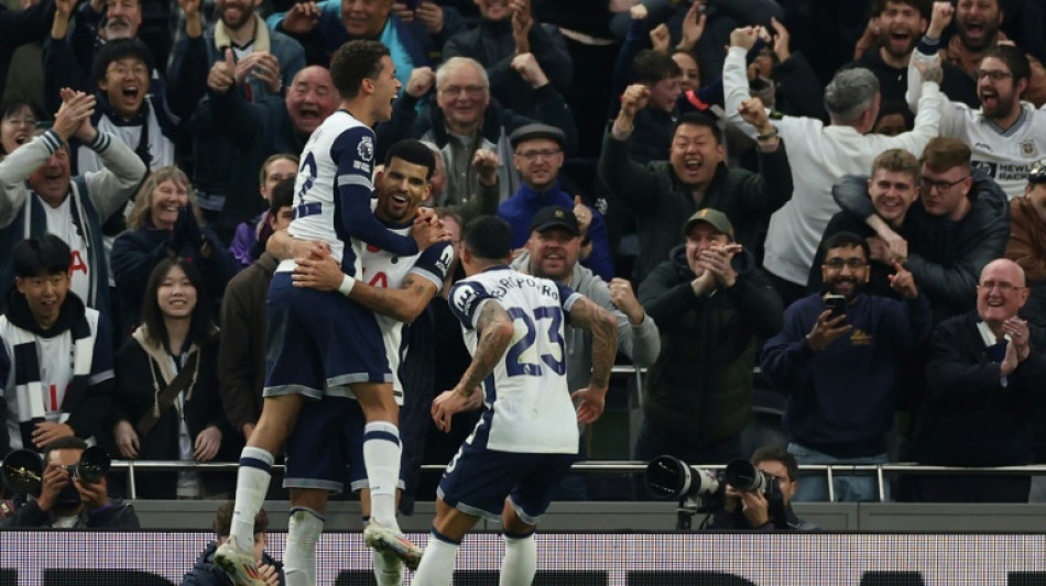 Tottenham vence Aston Villa (4-1) de virada com 2 gols de Solanke