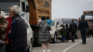 Miles huyen de Karabaj, donde Bakú prometió "garantizar" derechos