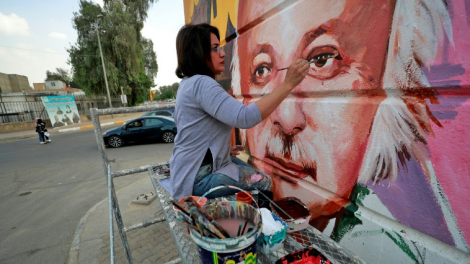 A Bagdad, une artiste donne des couleurs à la grisaille des rues