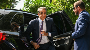 Grèce: Mitsotakis, renforcé par la victoire de la droite, entame un deuxième mandat