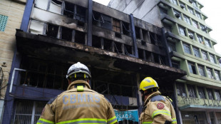 Incêndio em abrigo deixa 10 mortos em Porto Alegre