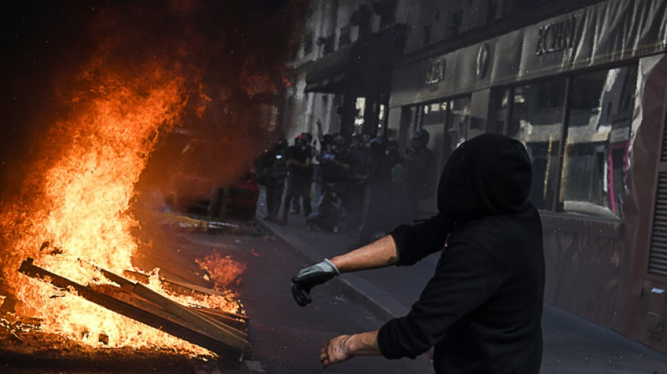 1er mai: incidents à Paris, arrestations à Istanbul