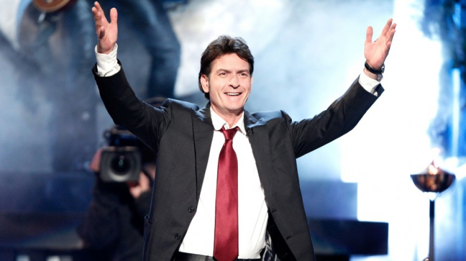 Ator Charlie Sheen é atacado em casa nos EUA