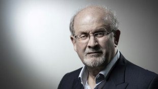 Rushdie revela extracto de su próxima novela cuatro meses después de su ataque