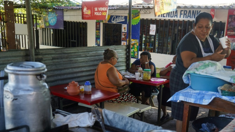 En un antiguo bastión de las pandillas en El Salvador se vota... aún con miedo