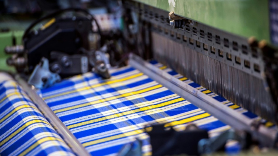 En Ecosse, des tartans jaune et bleu pour l'Ukraine font un tabac