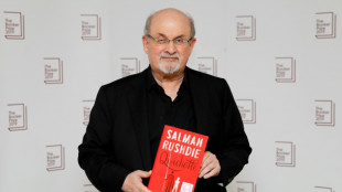 Autor Salman Rushdie bei Angriff im US-Bundesstaat New York am Hals verletzt