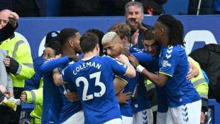 Everton earn priceless win, Arsenal ahead of Spurs in top-four race