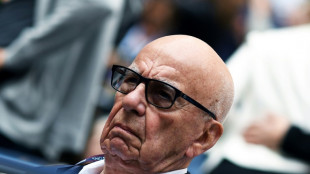 Le magnat des médias Rupert Murdoch passe la main mais promet de rester "actif"