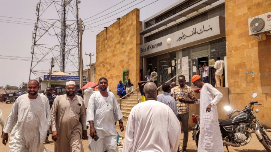 Au Soudan en guerre, les fonctionnaires sans salaire en lutte pour leur survie