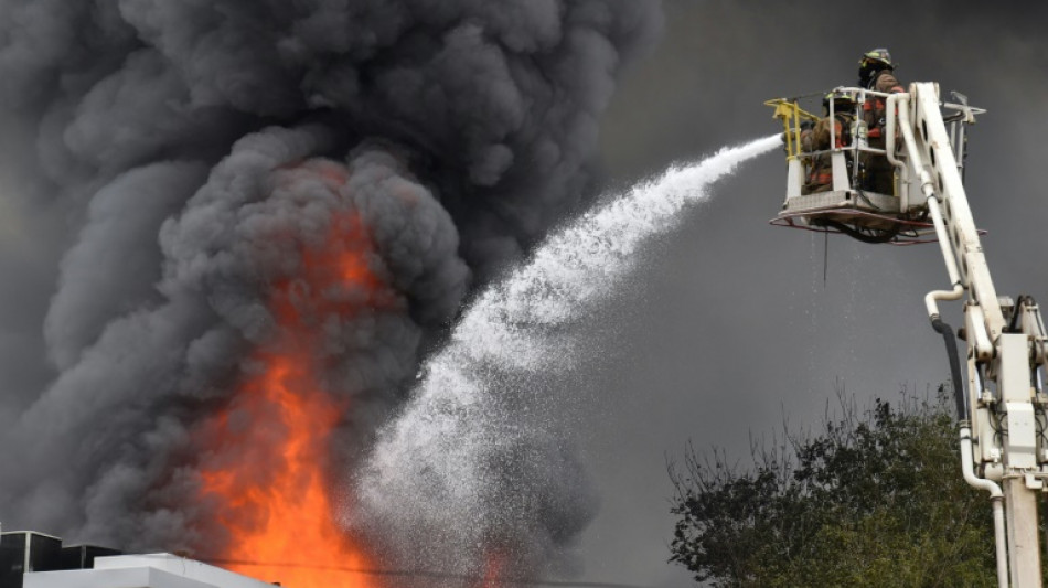 Incendio en tribunal electoral de Paraguay quema miles de urnas electrónicas a dos meses y medio de primarias