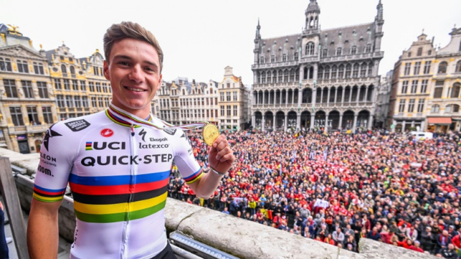 Cyclisme: la Grand-Place de Bruxelles célèbre Evenepoel