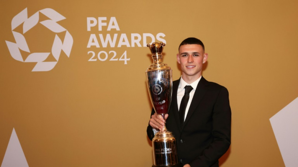 Phil Foden é eleito 'Jogador do Ano' da Premier League