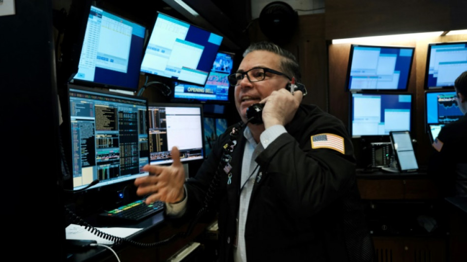 Wall Street sans direction, les soucis bancaires pèsent: Dow Jones -0,67%, Nasdaq +0,47%