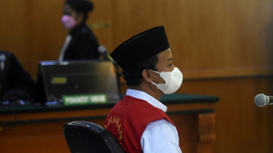 Un profesor en Indonesia, sentenciado a cadena perpetua por la violación de 13 alumnas