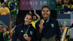 Ana Patrícia e Duda vencem canadenses e conquistam ouro no vôlei de praia em Paris-2024