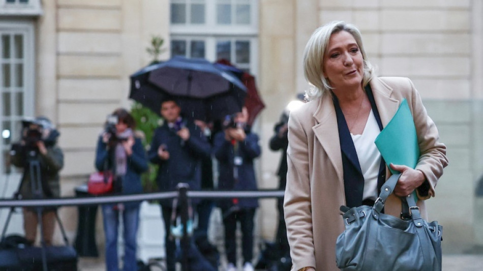 Le Pen meets PM as French government wobbles