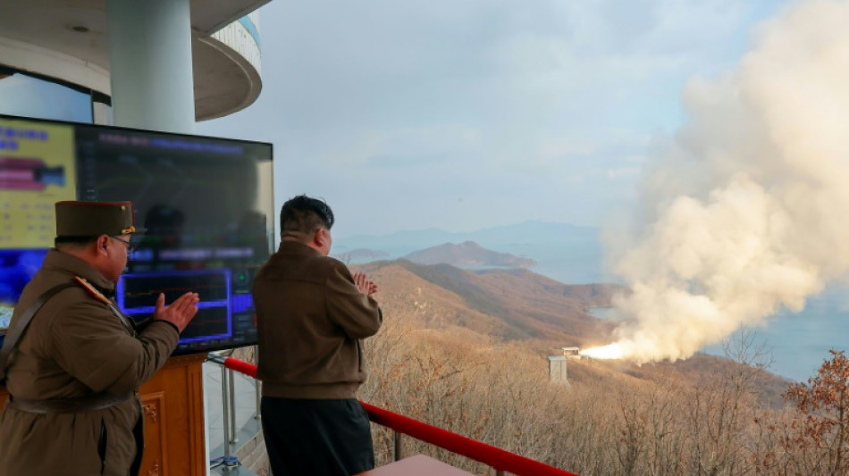 Kim Jong Un supervise un test de moteur pour missile hypersonique