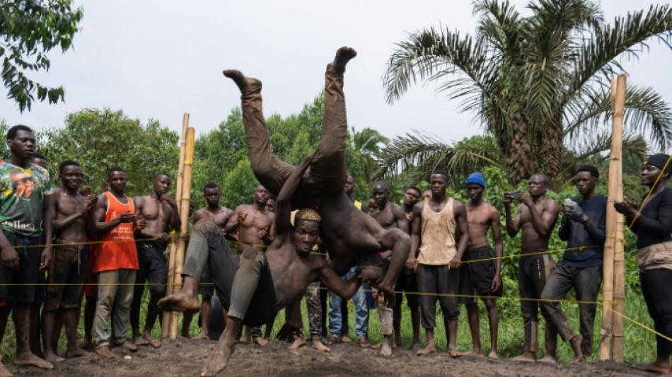 En Ouganda, les rêves de gloire des "catcheurs de boue"