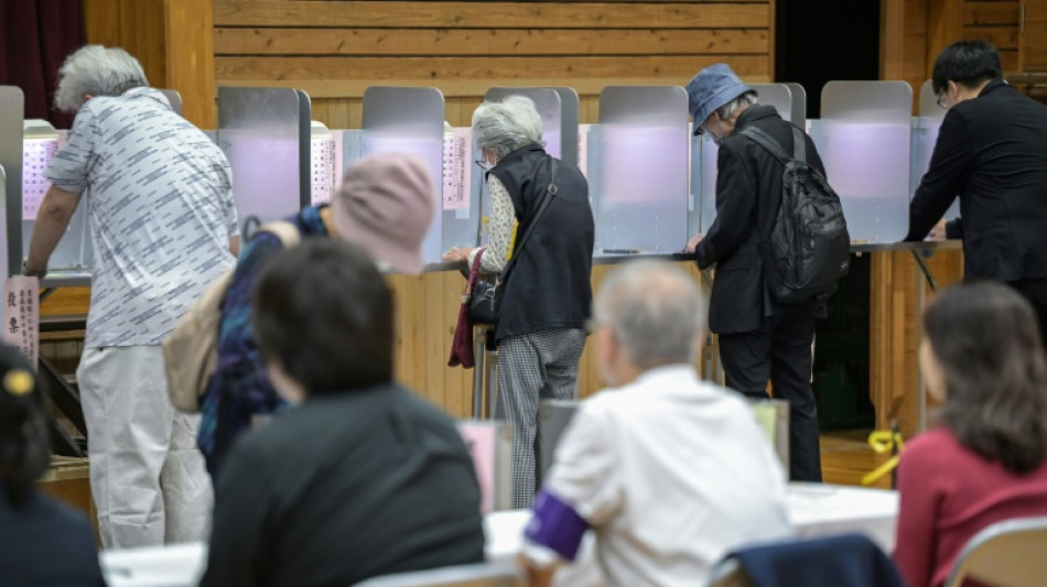 Législatives au Japon: la majorité du Premier ministre menacée