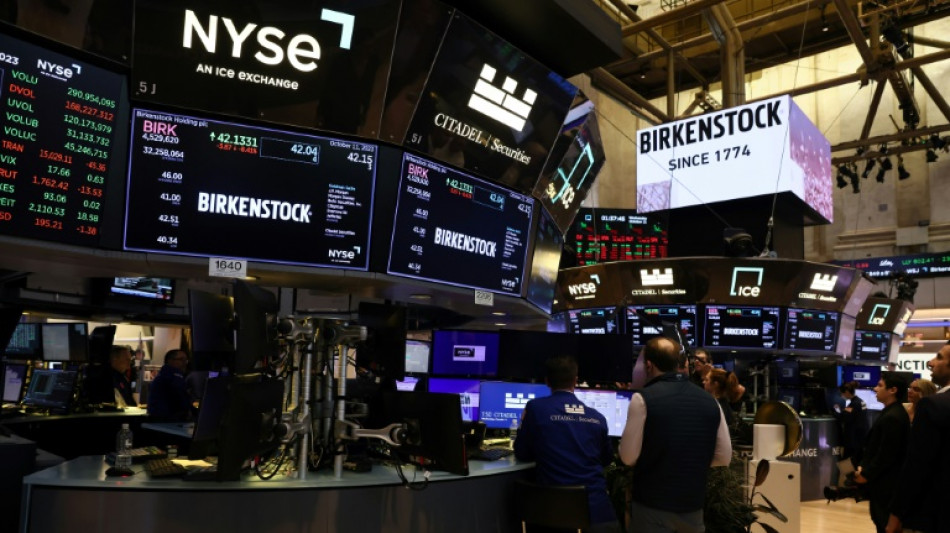 Les taux se replient et Wall Street clôt en hausse, le S&P à un record