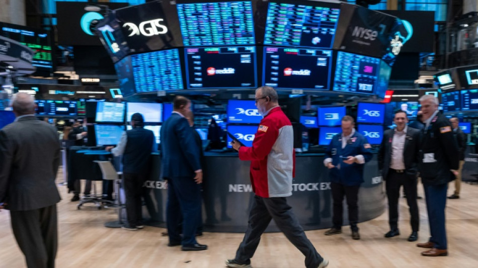 Wall Street finit en ordre dispersé, digère l'inflation