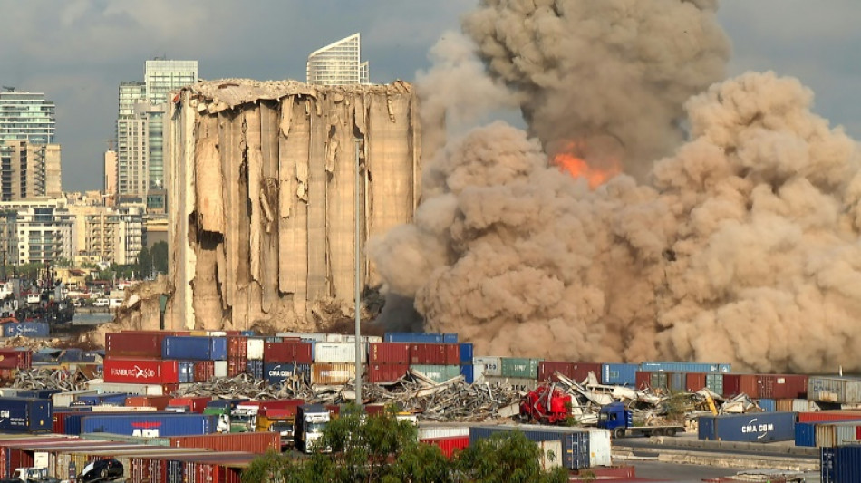 Port de Beyrouth: une nouvelle partie des silos s'effondre