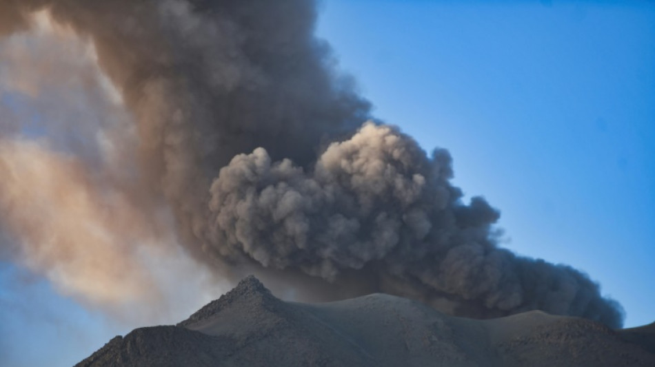 Perú activa el estado de emergencia en los alrededores del volcán en erupción