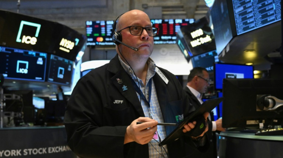 Wall Street termine en hausse, petit rebond sans aide de la tech