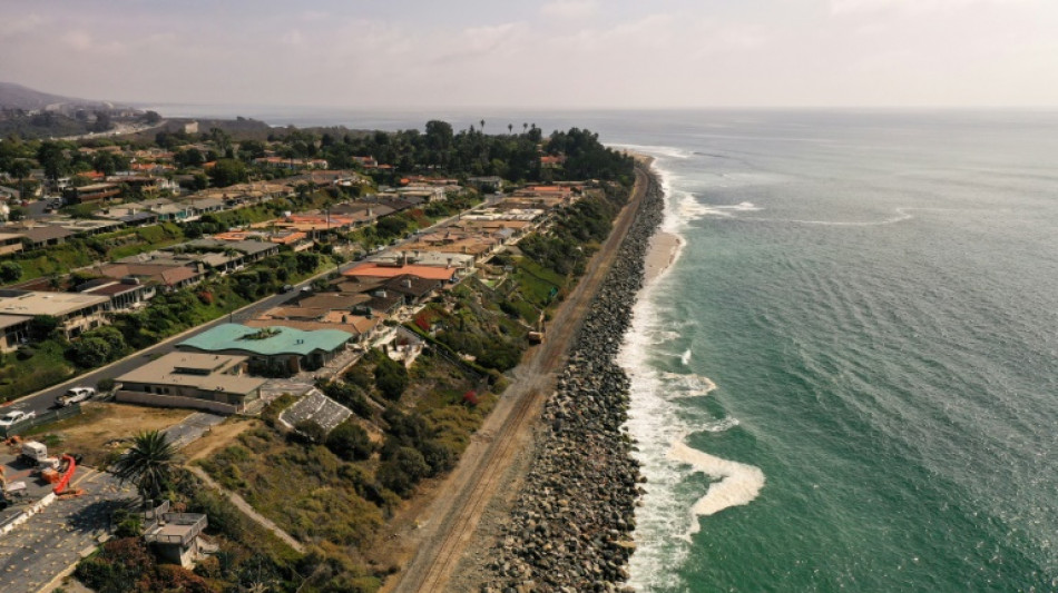 Voies ferrées, villas, plages... En Californie, l'océan avale la côte