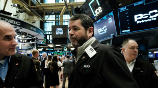 Wall Street termine en ordre dispersé, suspendue aux discussions sur la dette