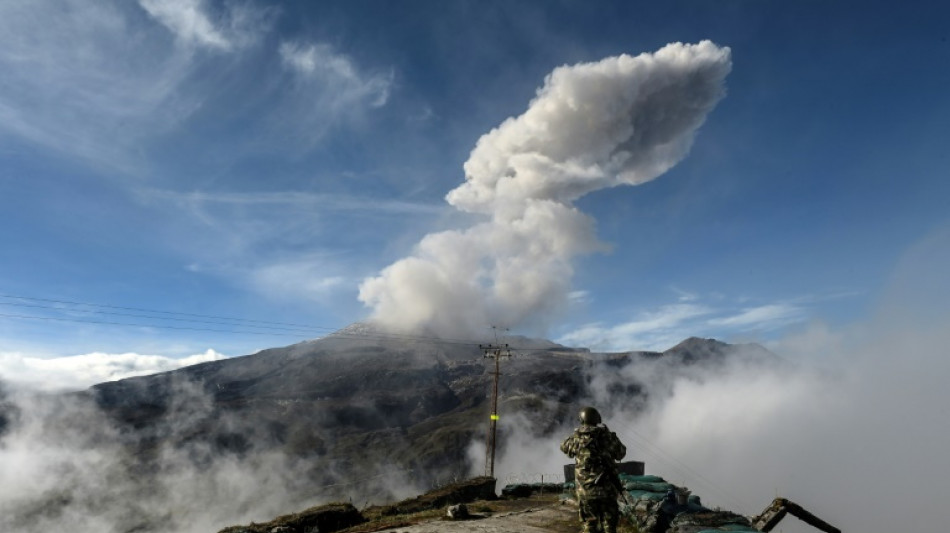 Los solitarios vigías del Nevado del Ruiz, el volcán más temido de Colombia