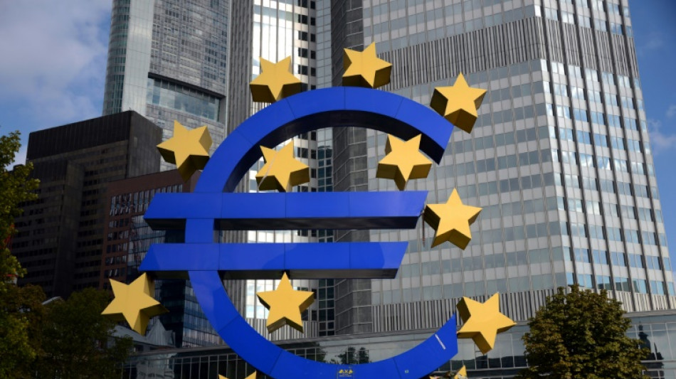 European stocks, euro extend losses on political turmoil