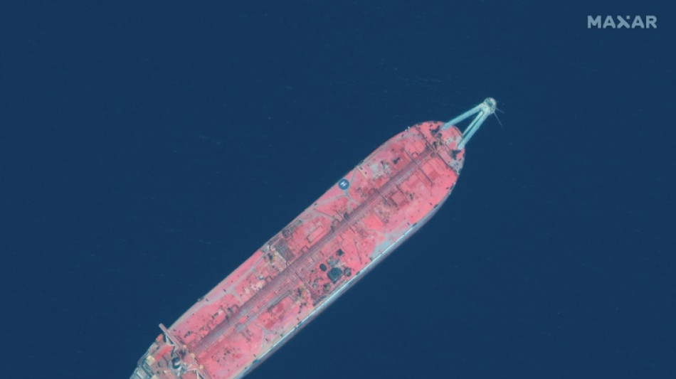 Anuncian un principio de acuerdo entre rivales en Yemen para transferir crudo de un barco varado