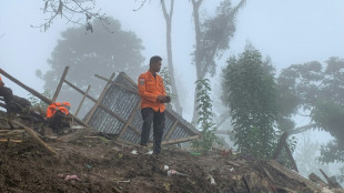 Sube a 20 el número de muertos por un corrimiento de tierra en Indonesia