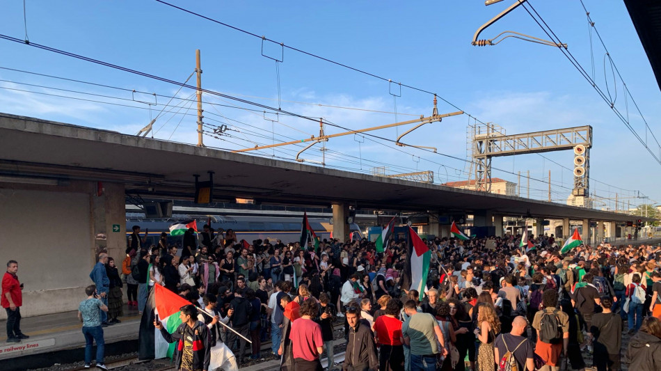 Occupazione in stazione a Bologna, in 20 già identificati