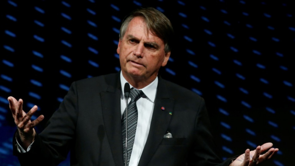 Bolsonaro se enzarza con reportera: "Tu marido votó por mí"