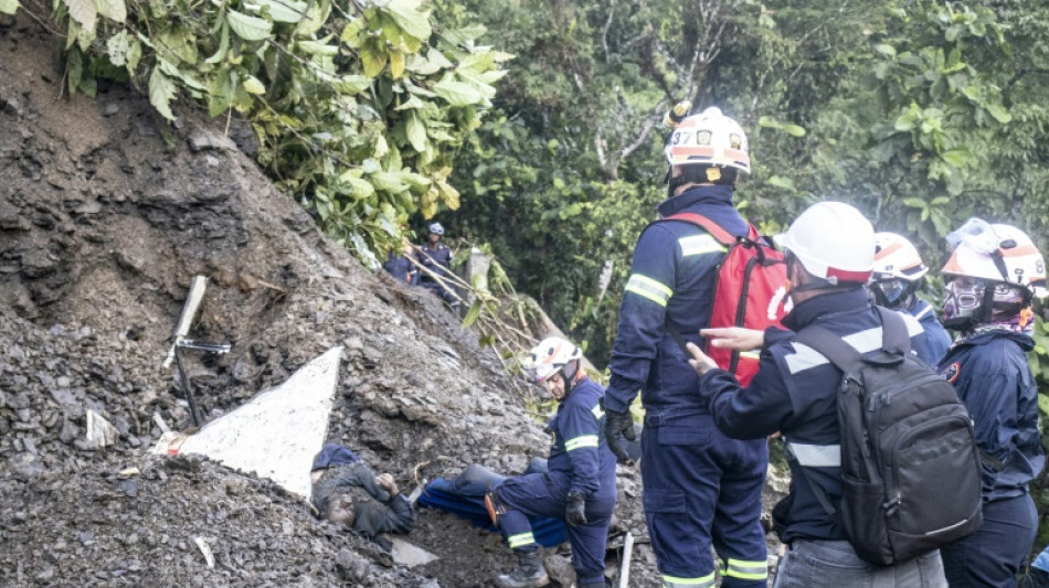 Aumentan a 27 los muertos por deslizamiento de tierra en Colombia